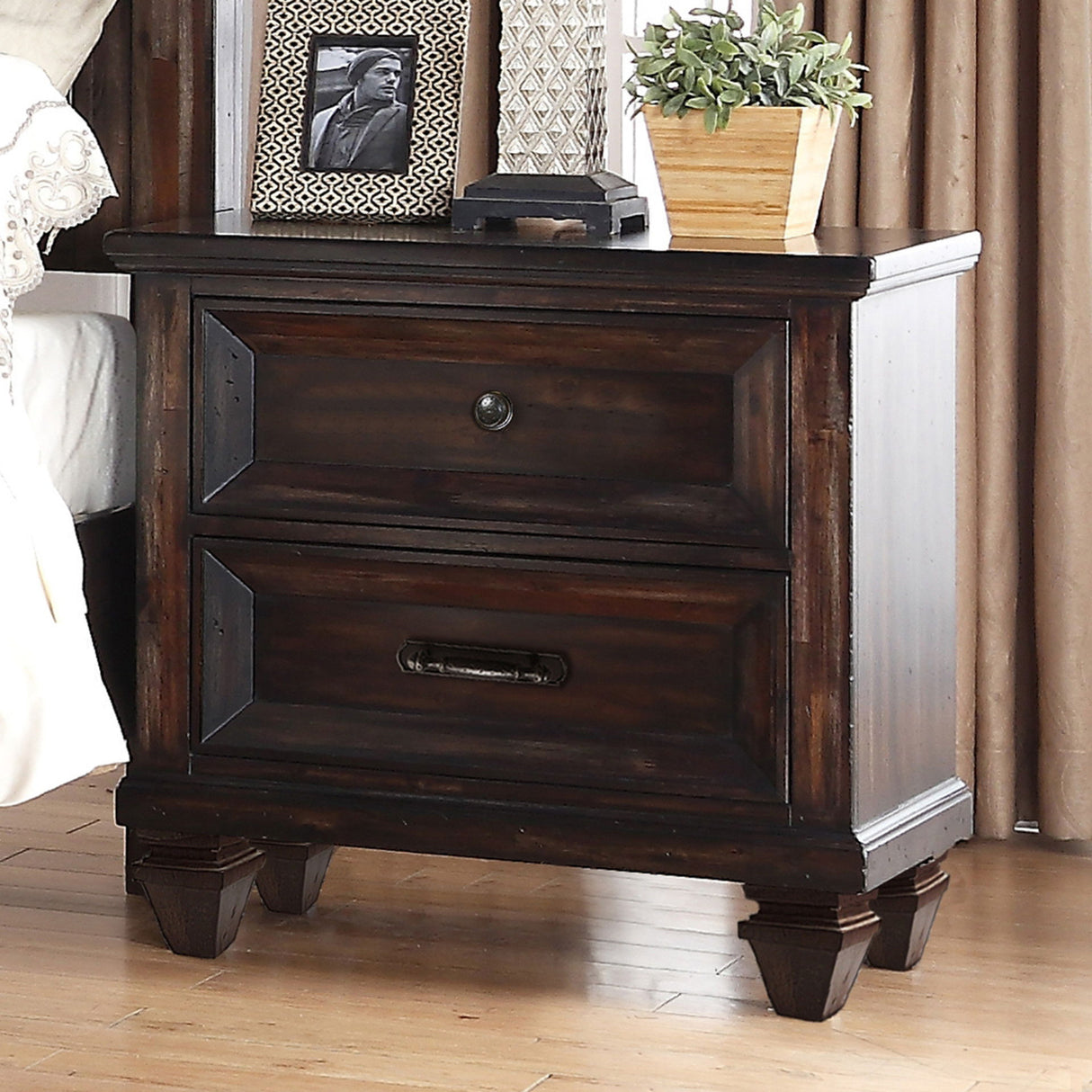 Sevilla - Nightstand - Walnut