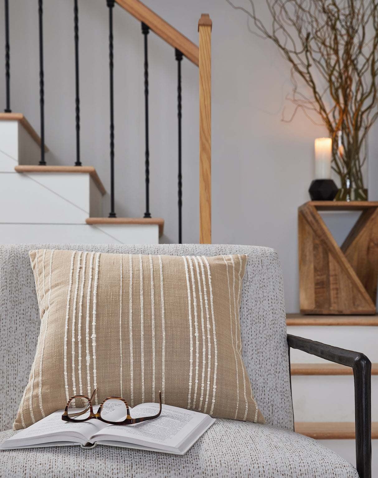 Furniture City - MS - Ashley Furniture - Benbert Pillows - Pillow / Tan/White - A1000958P