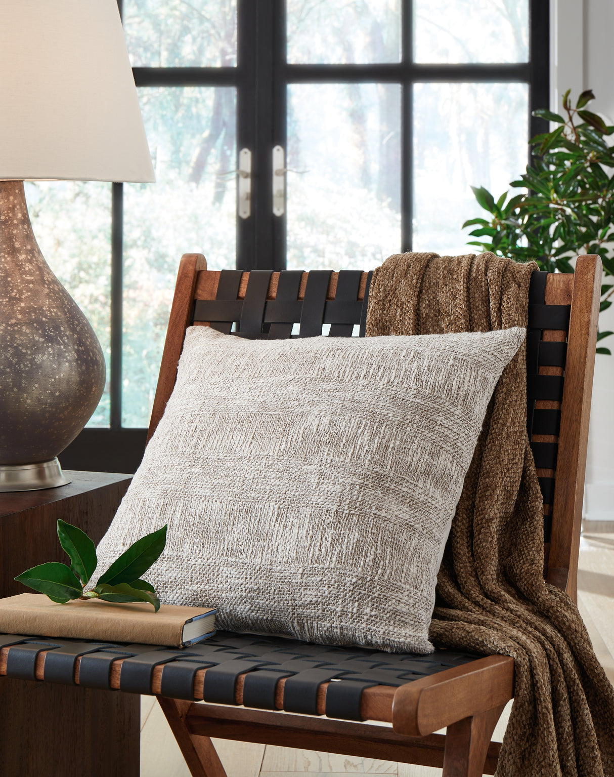 Furniture City - MS - Ashley Furniture - Carddon Pillows - Pillow (4/CS) / Brown/White - A1000971