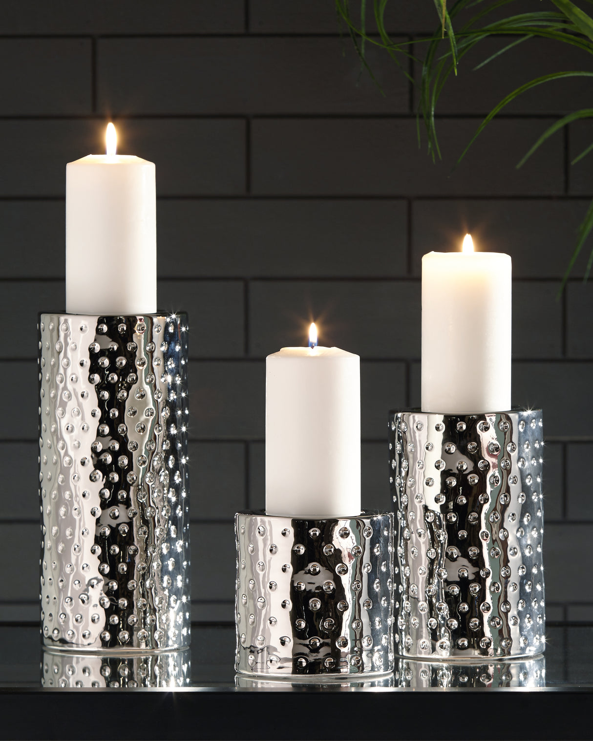 Furniture City - MS - Ashley Furniture - Marisa Candle Holder - Candle Holder Set (3/CN) / Silver Finish - A2000460