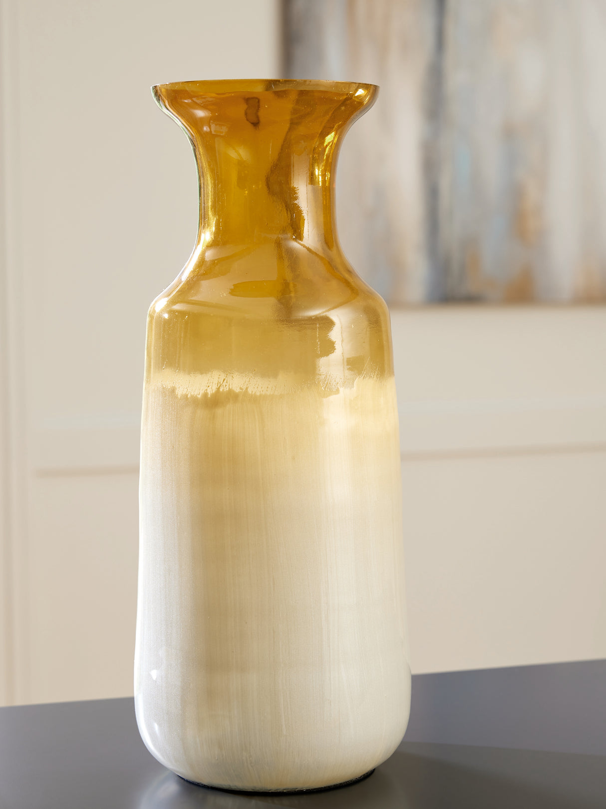 Furniture City - MS - Ashley Furniture - Wynburg Vase - Vase / White/Amber - A2000724