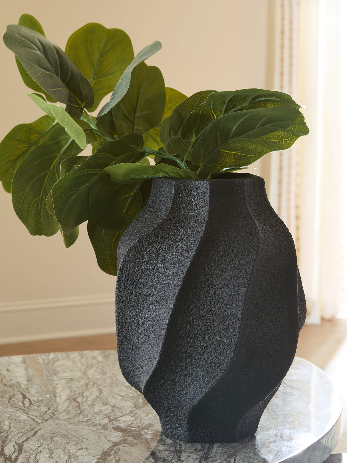 Furniture City - MS - Ashley Furniture - Judworth Vase - Vase / Black - A2000874