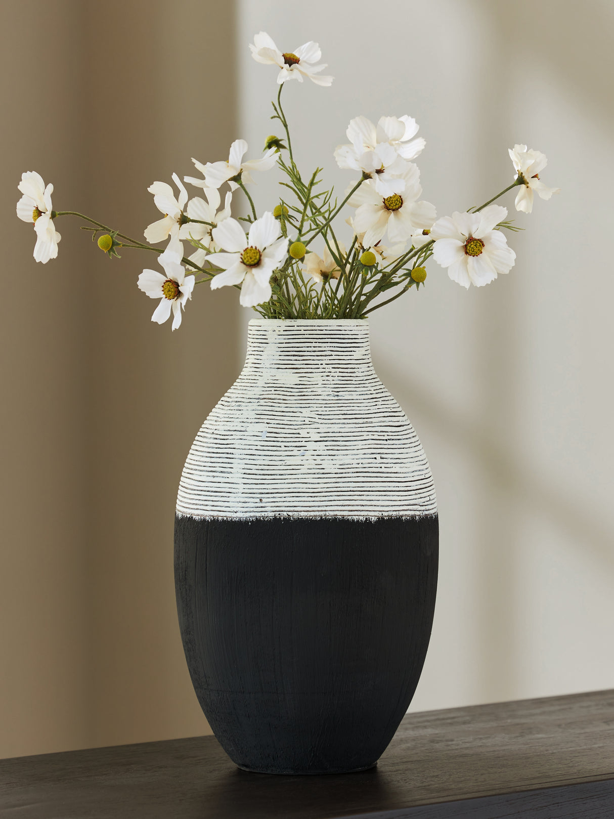Furniture City - MS - Ashley Furniture - Girtha Vase - Vase / Antique White/Black - A2000876