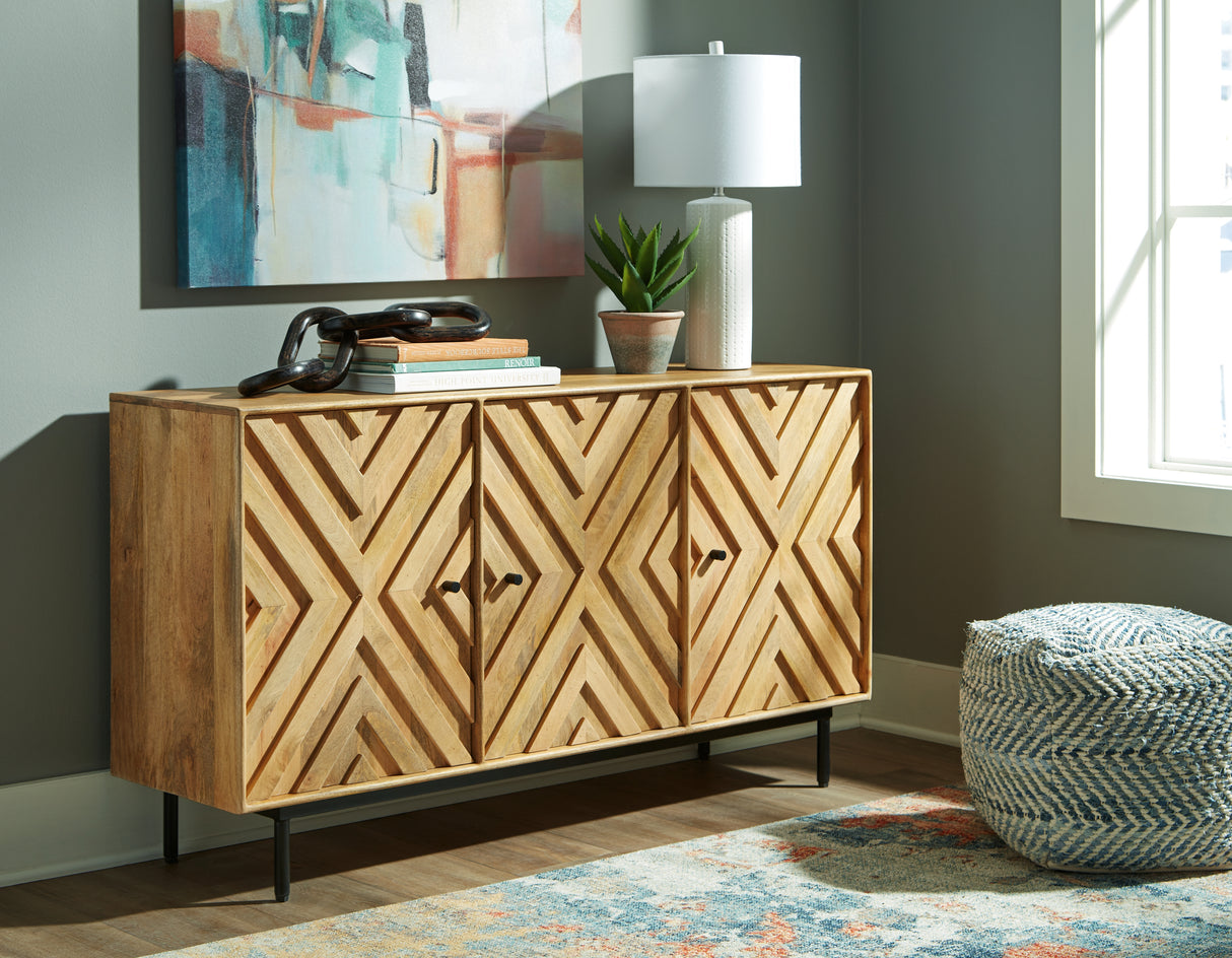 Furniture City - MS - Ashley Furniture - Cadewick Accent Cabinet - Accent Cabinet / Natural - A4000570