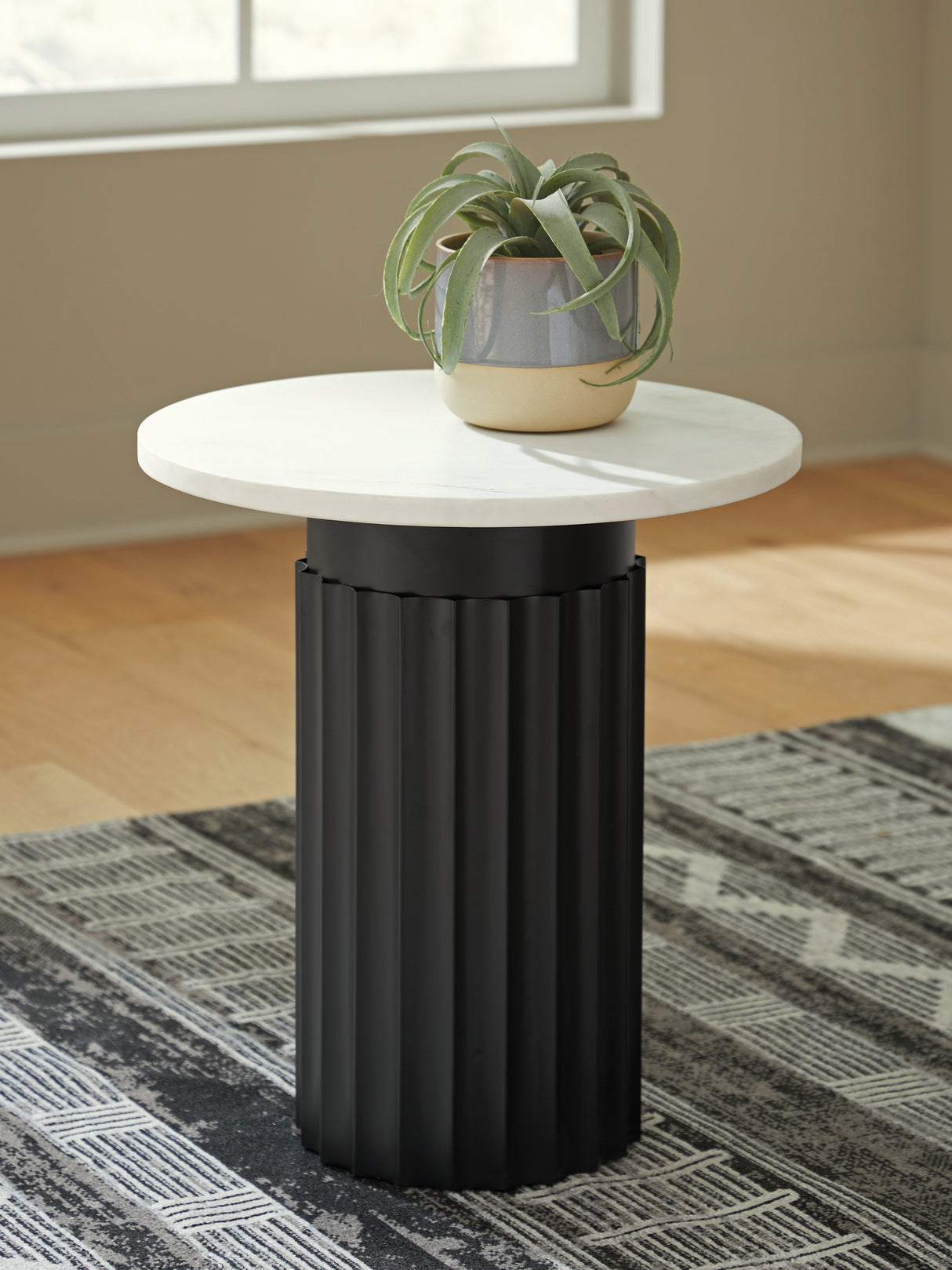 Furniture City - MS - Ashley Furniture - Wainstone Accent Table - Accent Table / Black/White - A4000724