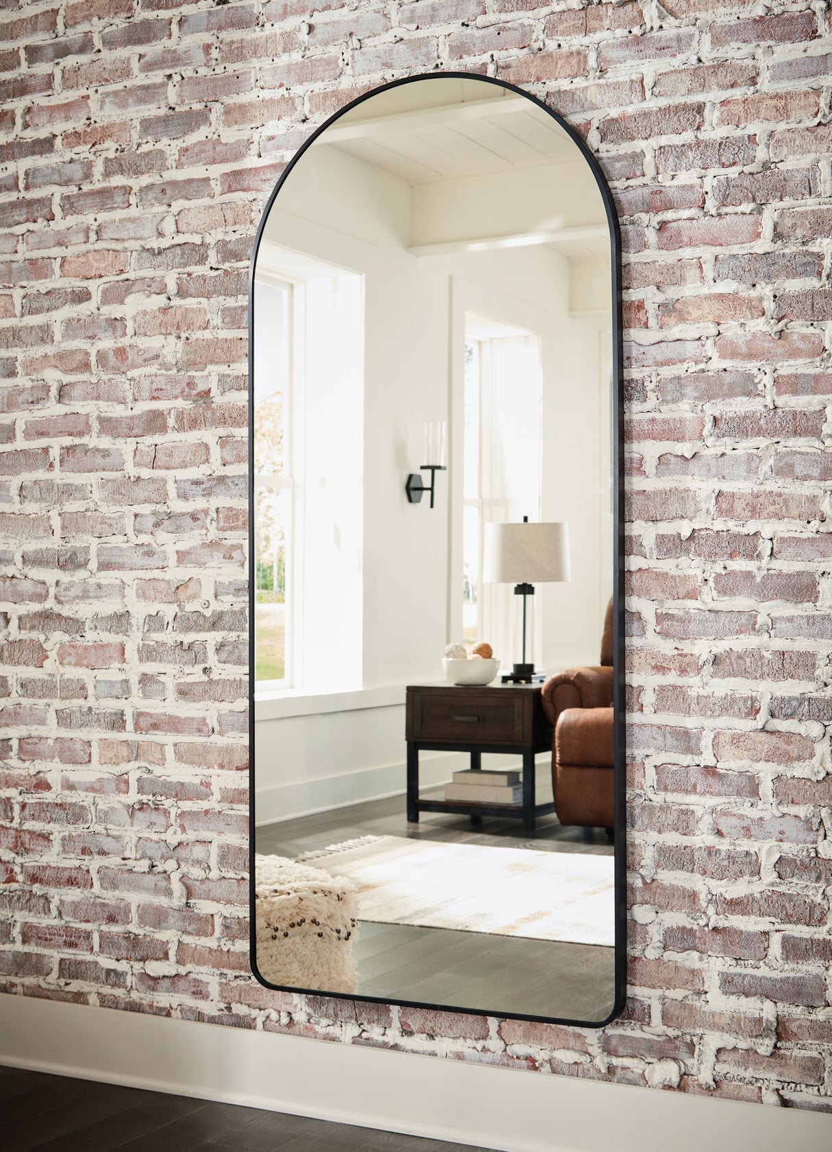Furniture City - MS - Ashley Furniture - Sethall Mirror - Floor Mirror / Black - A8010307