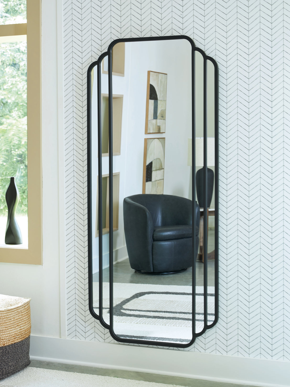 Furniture City - MS - Ashley Furniture - Antigone Mirror - Floor Mirror / Black - A8010434