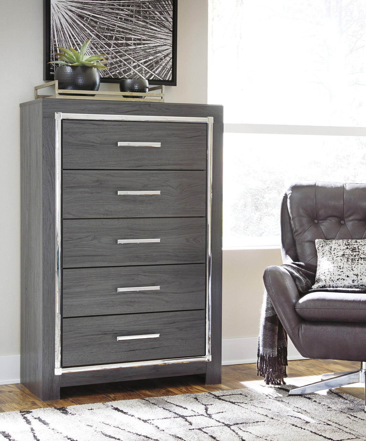 Furniture City - MS - Ashley Furniture - Lodanna Bedroom - Five Drawer Chest / Gray - B214-46