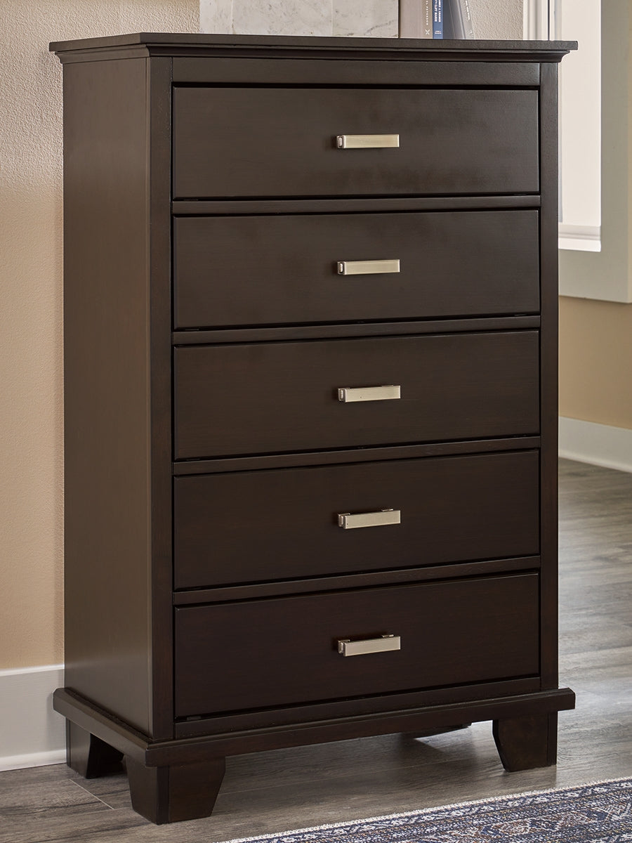 Furniture City - MS - Ashley Furniture - Covetown Bedroom - Five Drawer Chest / Dark Brown - B441-46