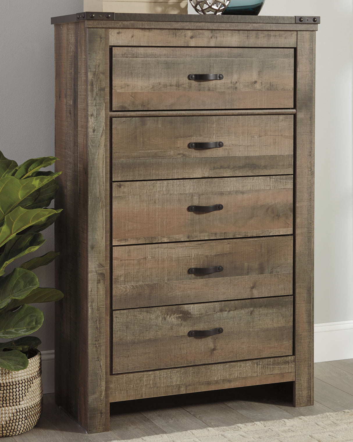 Furniture City - MS - Ashley Furniture - Trinell Bedroom - Five Drawer Chest / Brown - B446-46