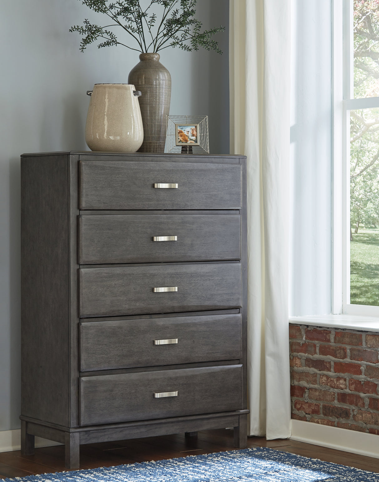 Furniture City - MS - Ashley Furniture - Caitbrook Bedroom - Five Drawer Chest / Gray - B476-46