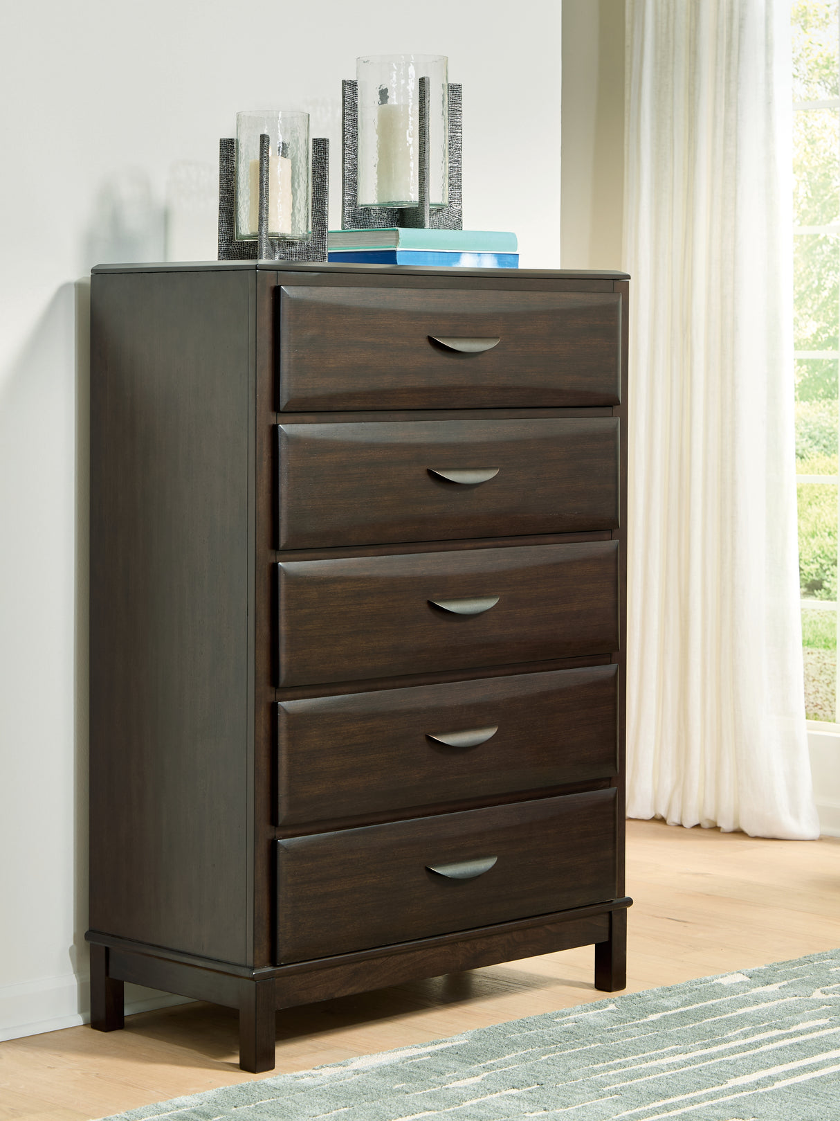 Furniture City - MS - Ashley Furniture - Vanmore Bedroom - Five Drawer Chest / Dark Brown - B479-46
