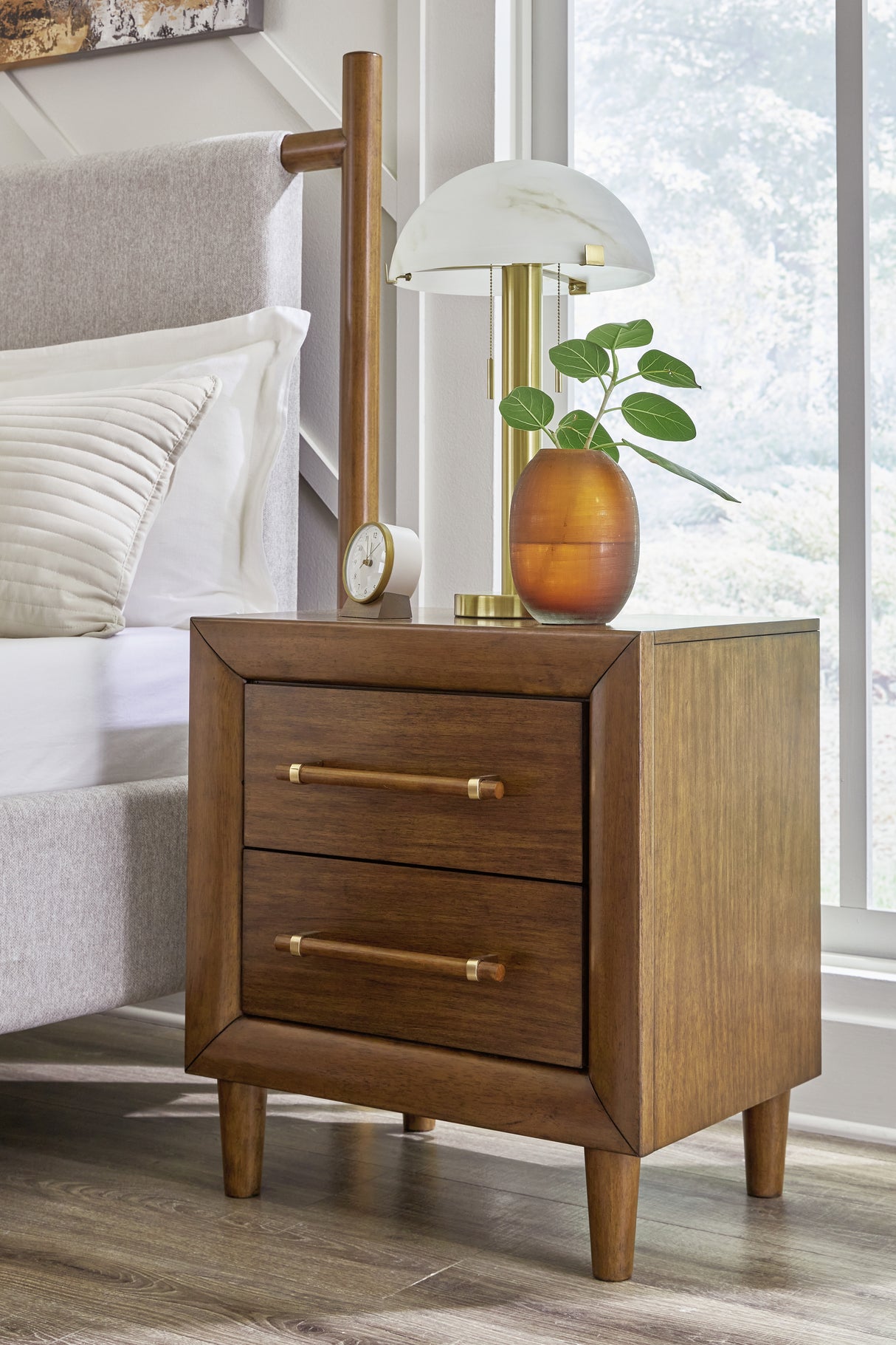 Furniture City - MS - Ashley Furniture - Lyncott Bedroom - Dresser and Mirror / Brown - B615B1