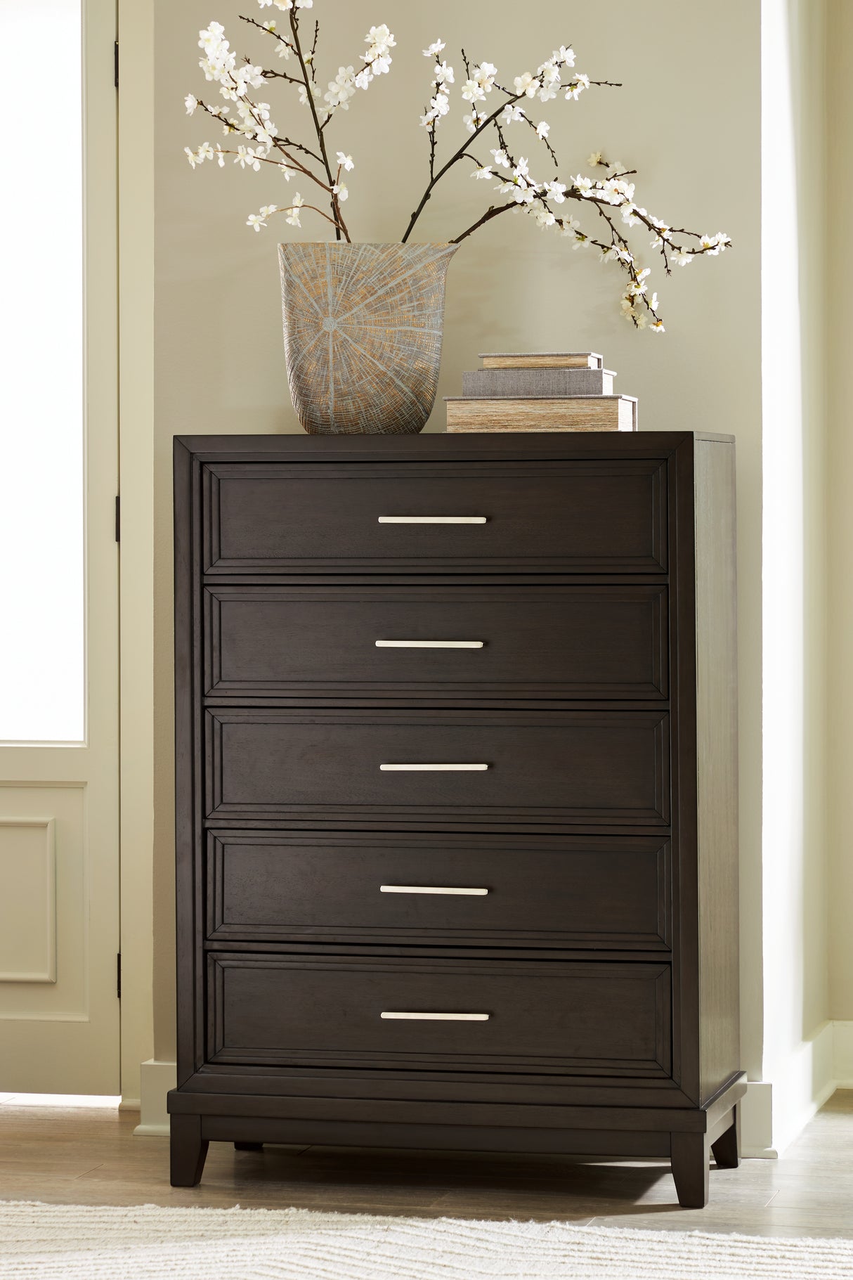 Furniture City - MS - Ashley Furniture - Neymorton Bedroom - Five Drawer Chest / Dark Grayish Brown - B618-46