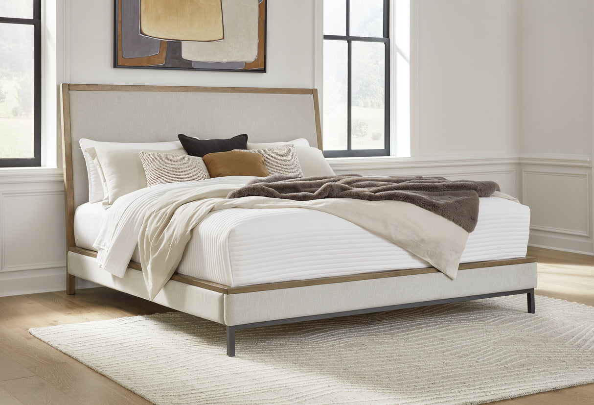 Furniture City - MS - Ashley Furniture - Tomtyn Bedroom - Queen Upholstered Bed / Light Brown - B622B2