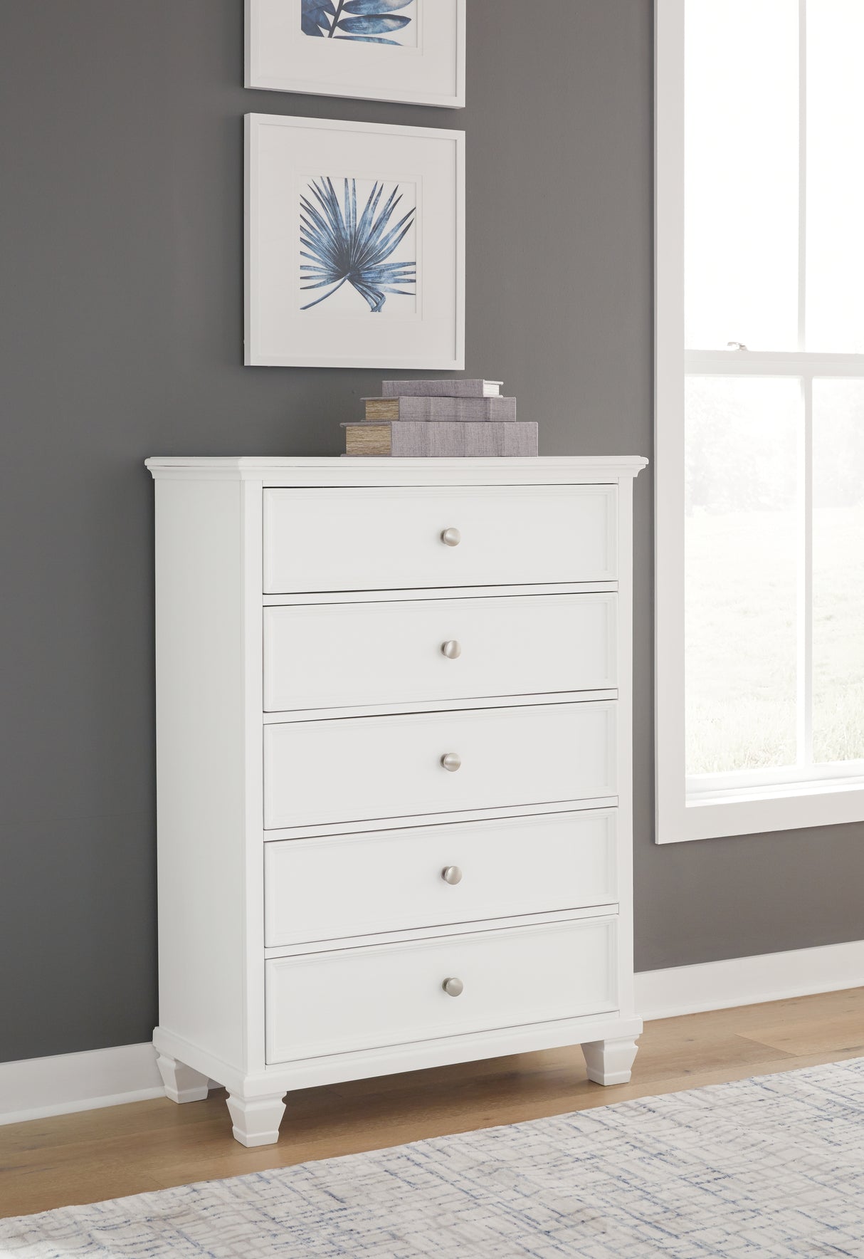 Furniture City - MS - Ashley Furniture - Fortman Bedroom - Five Drawer Chest / White - B680-46