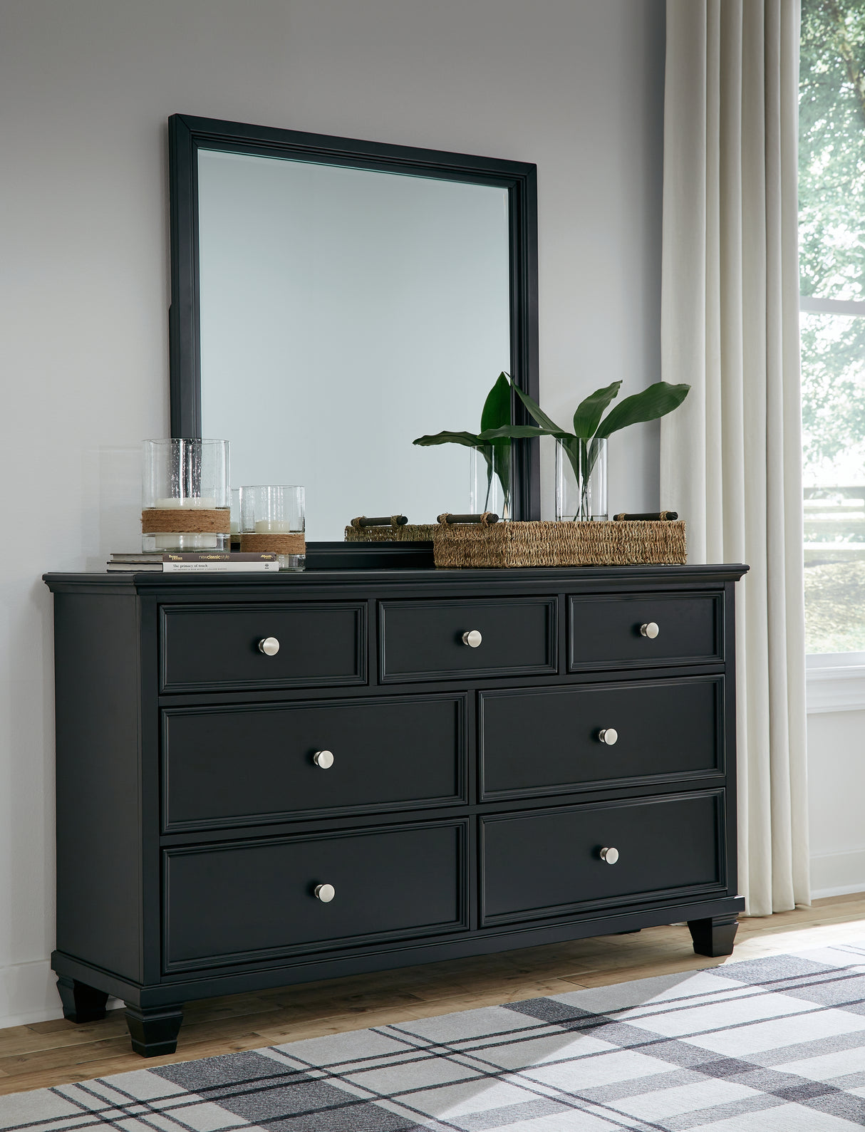 Furniture City - MS - Ashley Furniture - Lanolee Bedroom - Dresser and Mirror / Black - B687B1