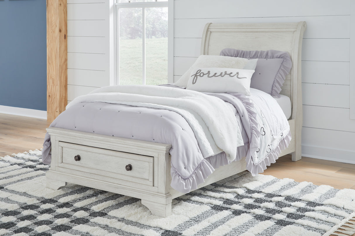 Furniture City - MS - Ashley Furniture - Robbinsdale Bedroom - Twin Sleigh Storage Bed / Antique White - B742B12
