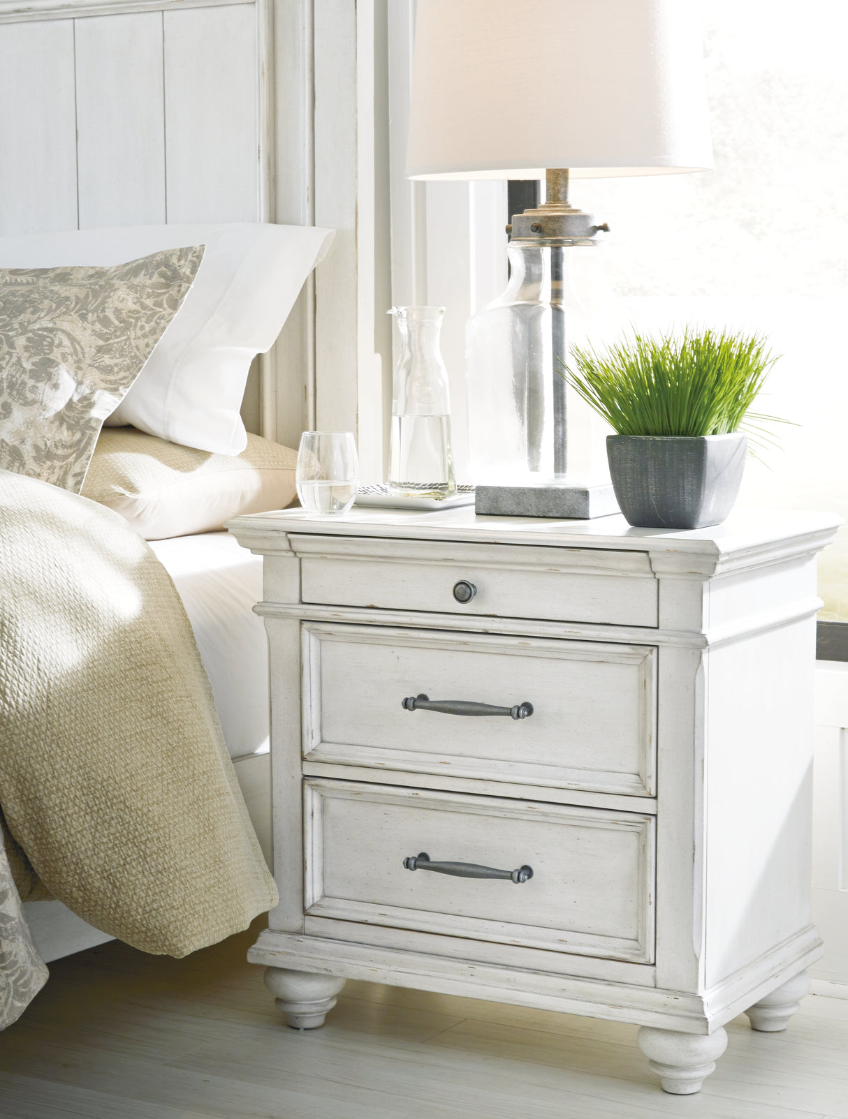 Furniture City - MS - Ashley Furniture - Kanwyn Bedroom - Three Drawer Night Stand / Whitewash - B777-93