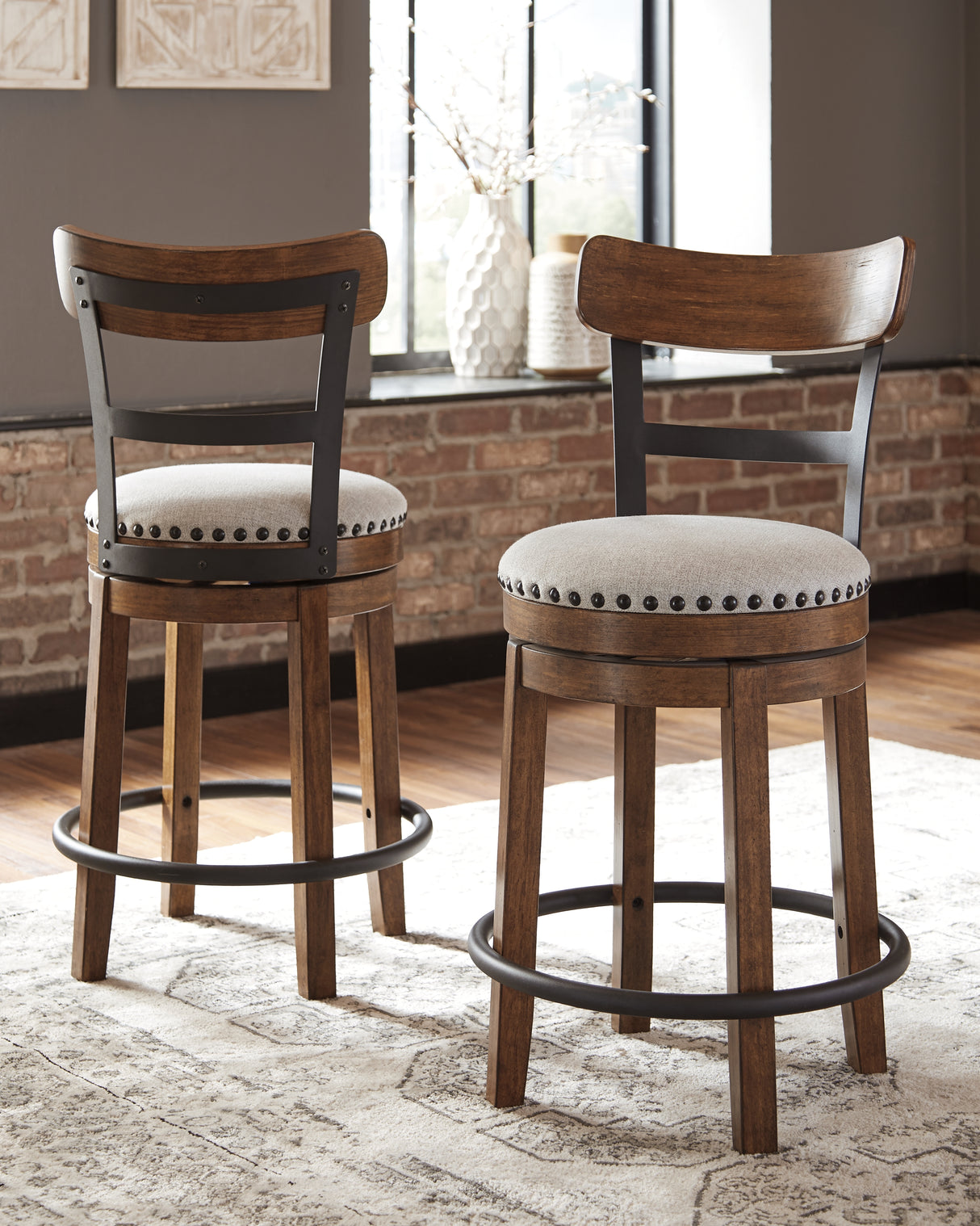 Furniture City - MS - Ashley Furniture - Valebeck Dining Room - UPH Swivel Stool (1/CN) / Black - D546-824