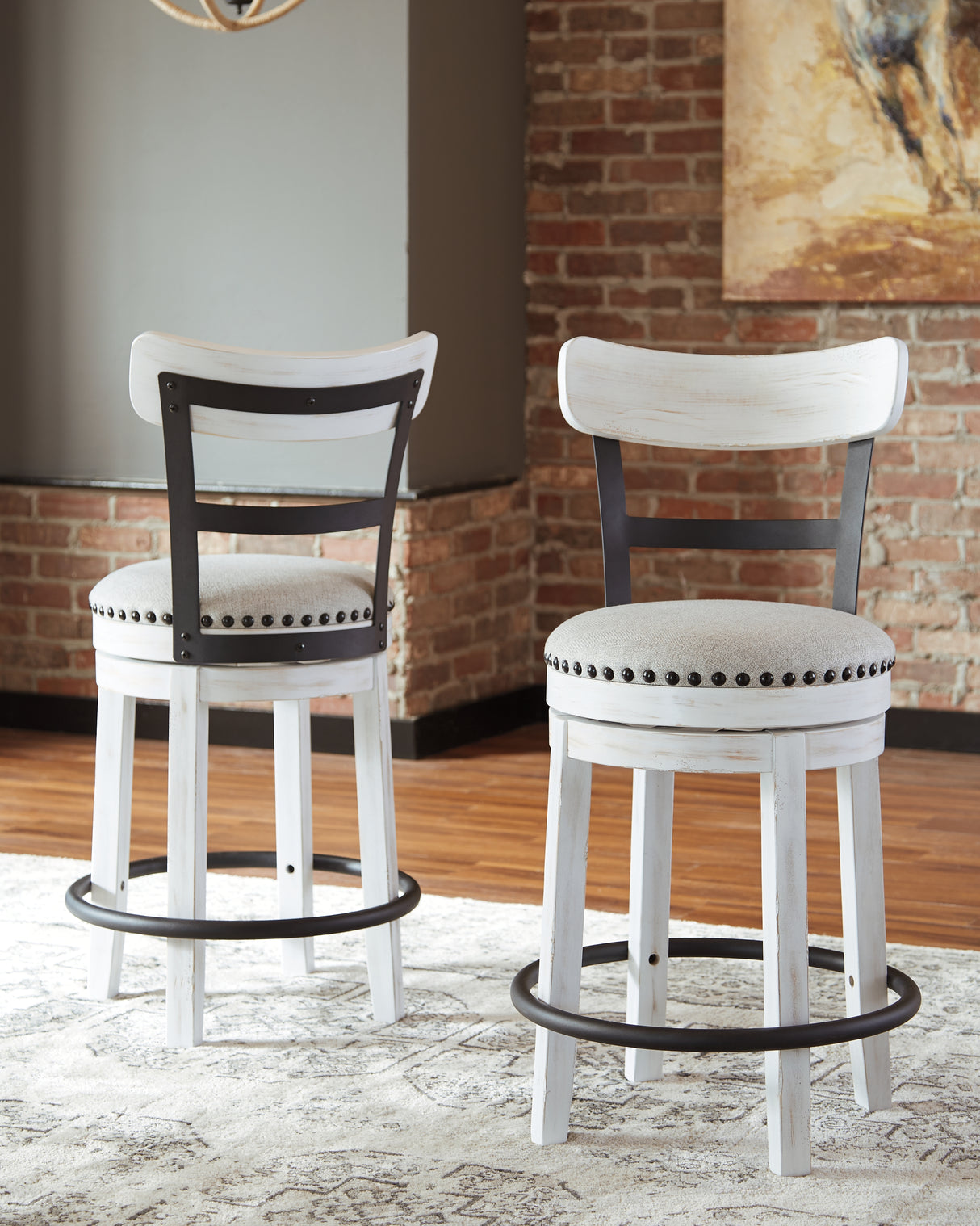 Furniture City - MS - Ashley Furniture - Valebeck Dining Room - UPH Swivel Barstool (1/CN) / White - D546-524