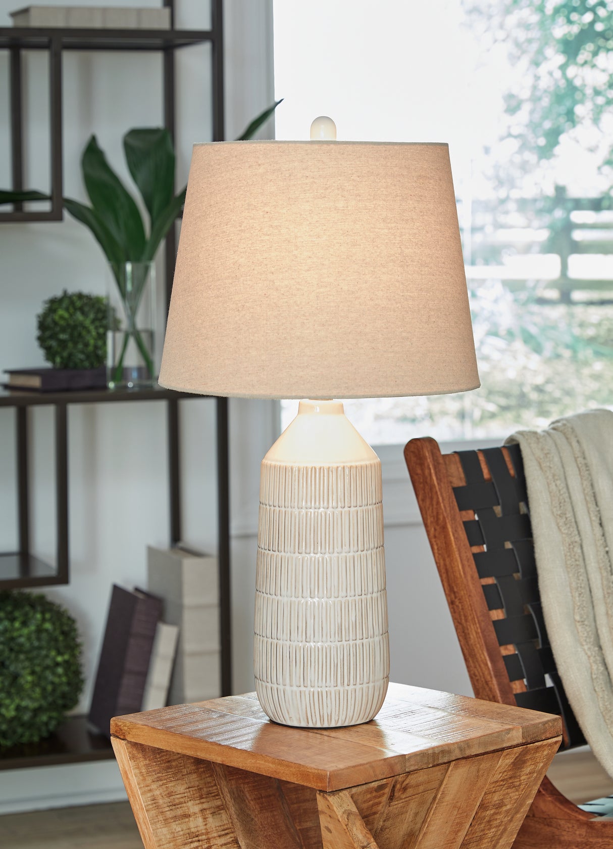 Furniture City - MS - Ashley Furniture - Willport Lighting - Ceramic Table Lamp (Set of 2) / Off White - L177994