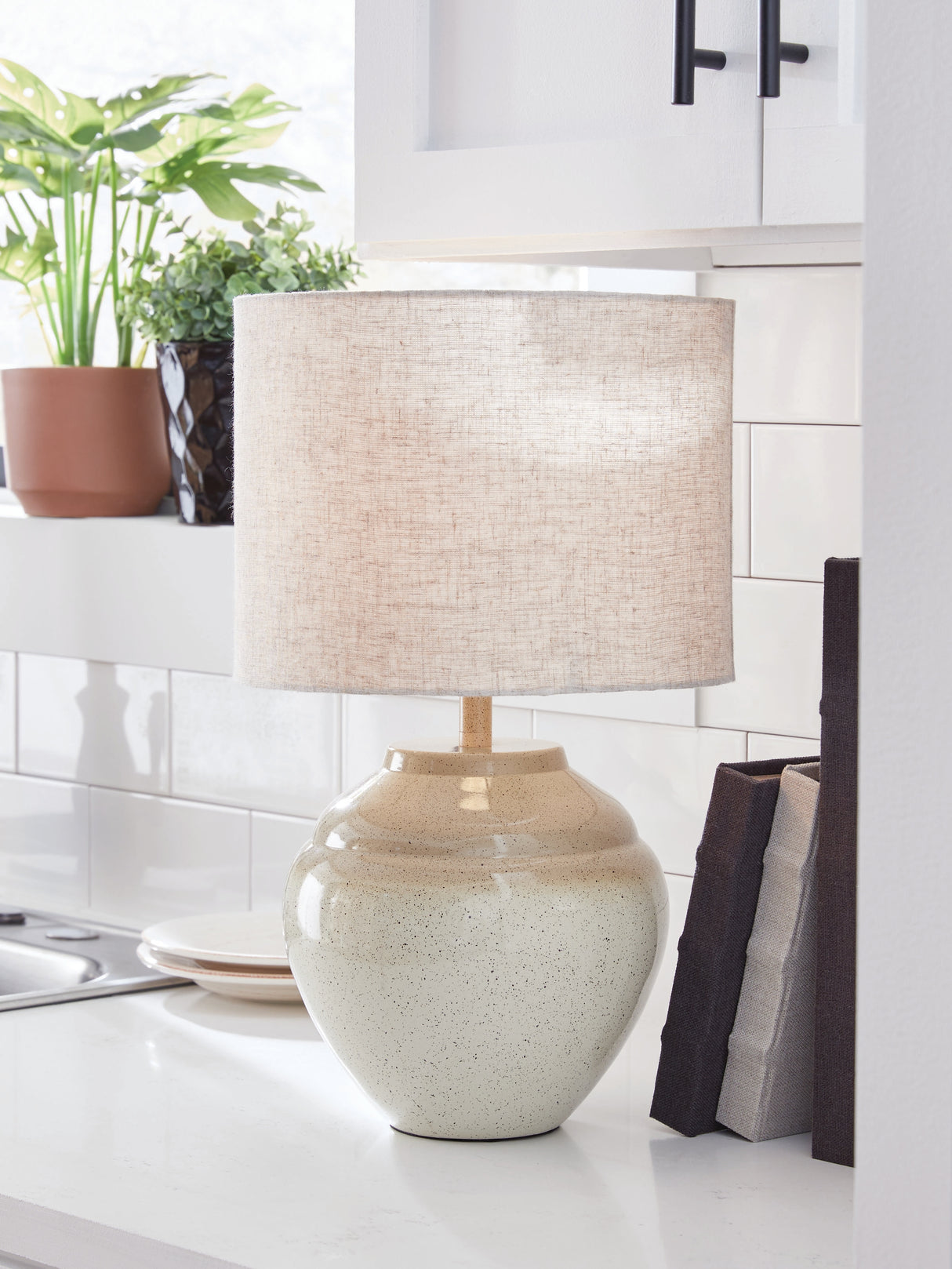 Furniture City - MS - Ashley Furniture - Waldish Lighting - Metal Table Lamp (1/CN) / Cream/Beige - L200204