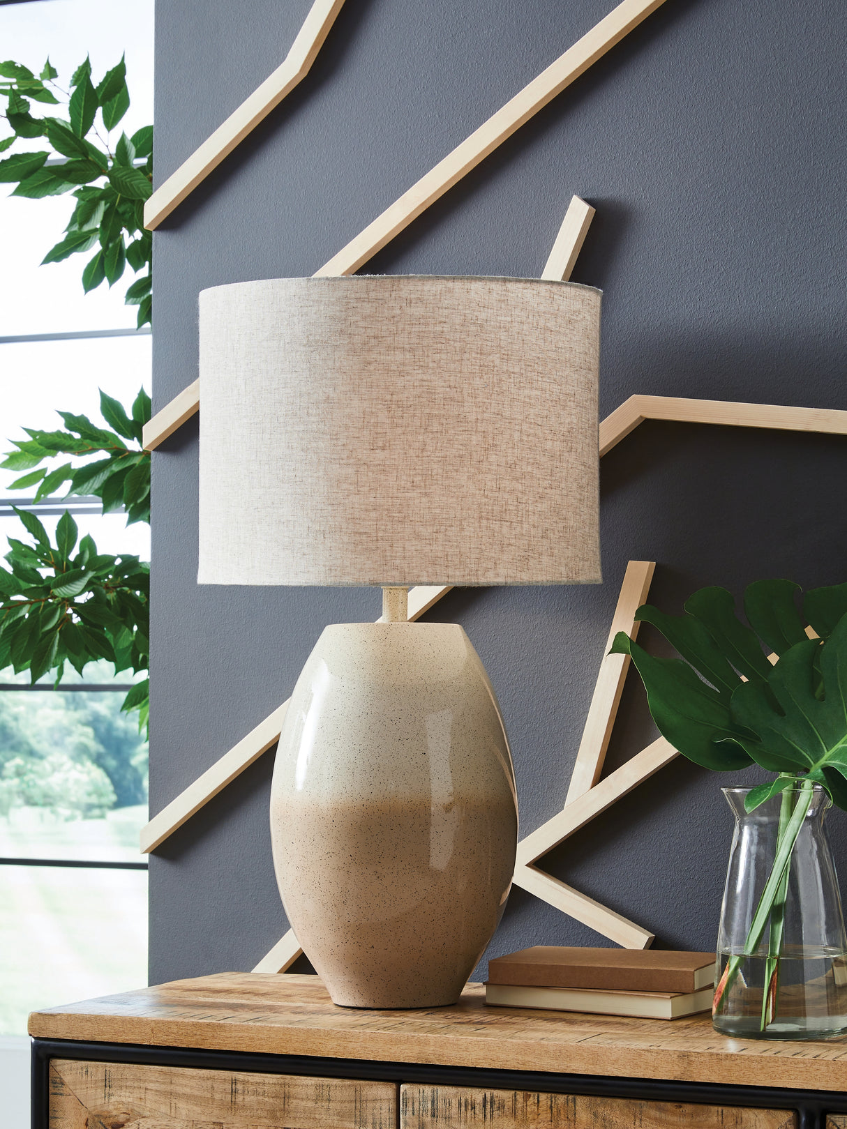 Furniture City - MS - Ashley Furniture - Linas Lighting - Metal Table Lamp (1/CN) / Cream/Beige - L207594