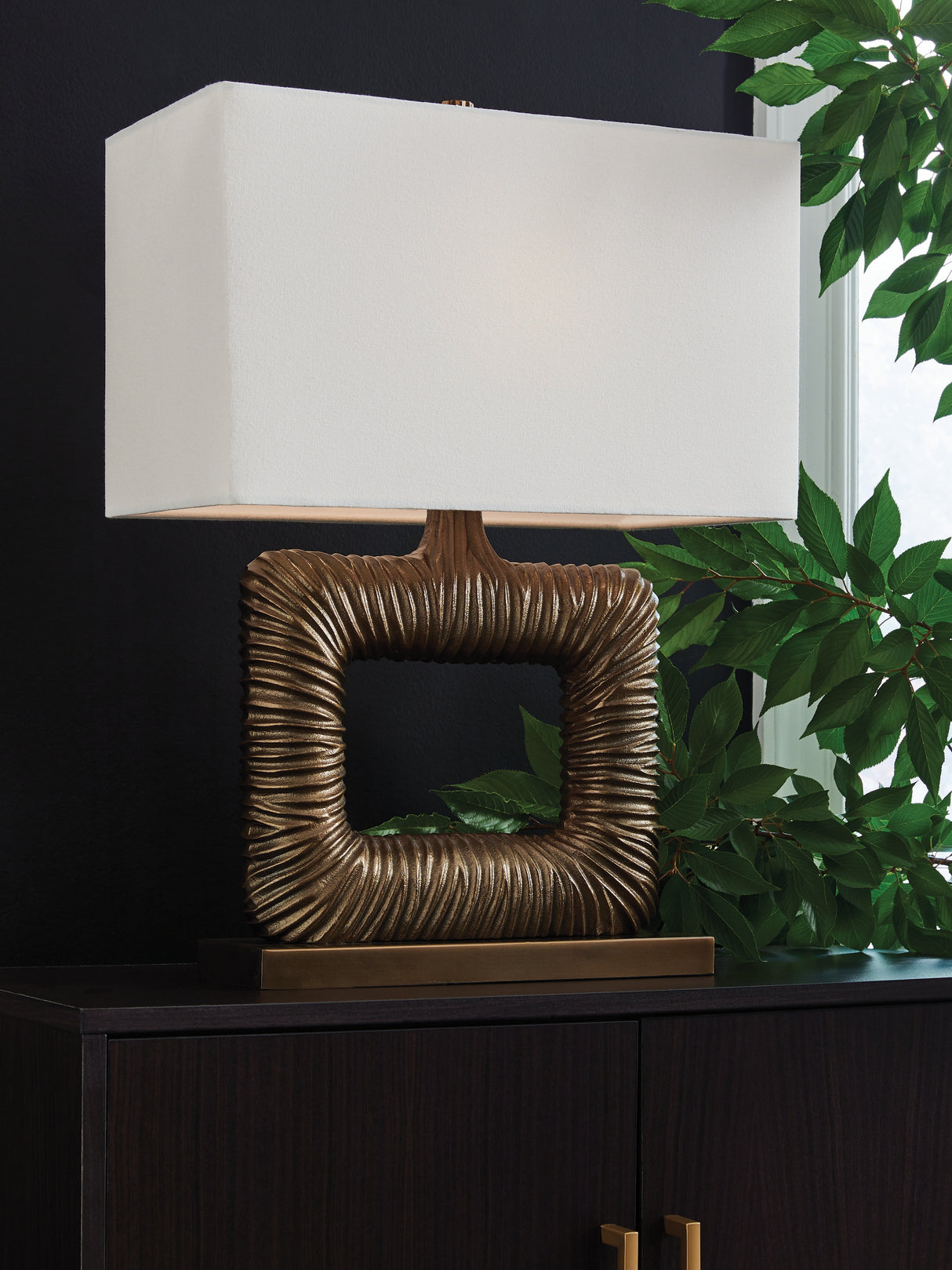 Furniture City - MS - Ashley Furniture - Garronby Lighting - Metal Table Lamp (1/CN) / Antique Brass Finish - L207604