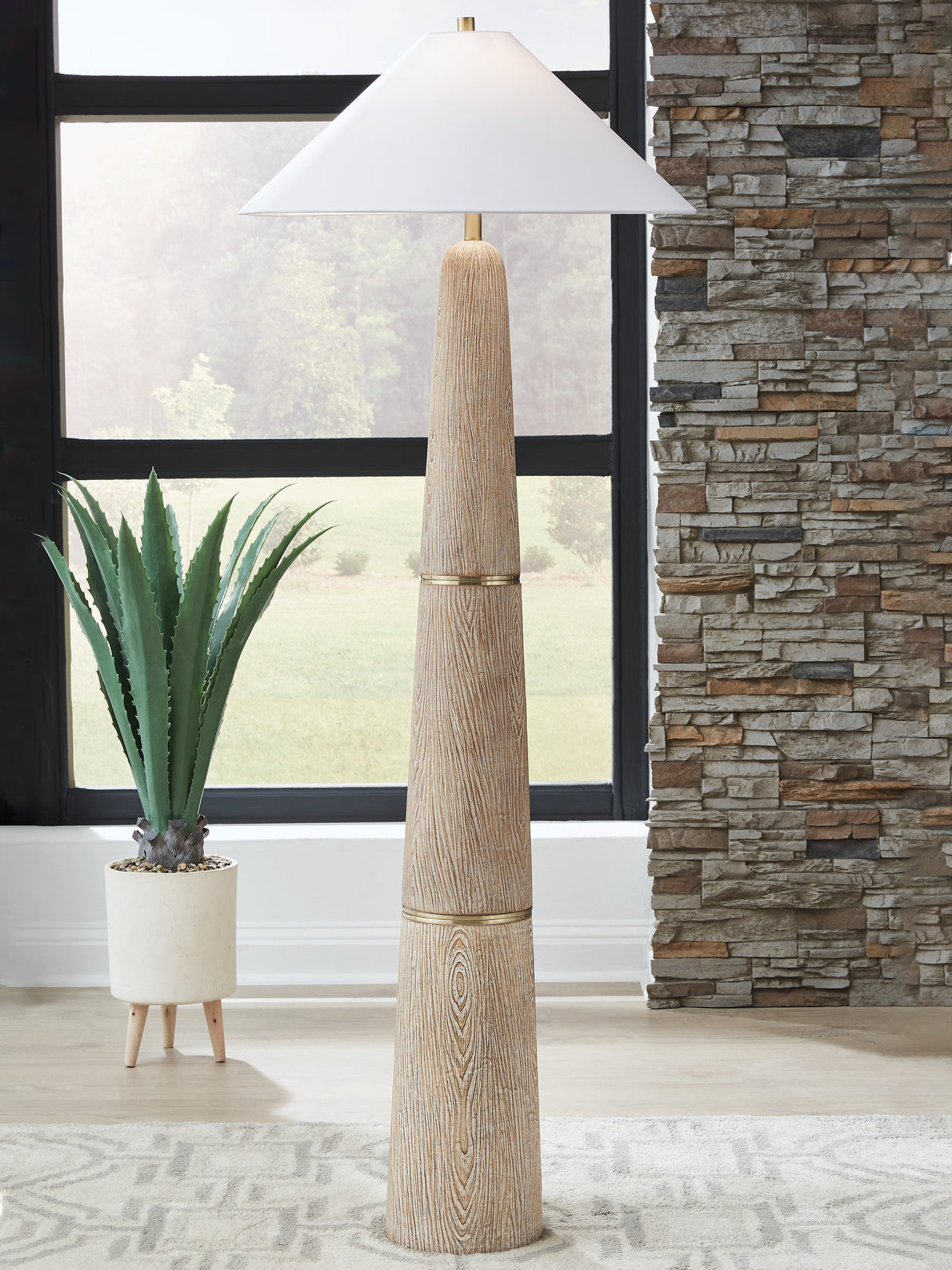 Furniture City - MS - Ashley Furniture - Gasparleigh Lighting - Poly Floor Lamp (1/CN) / Brown/Gold Finish - L235811