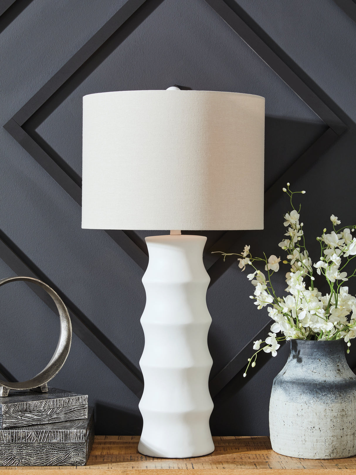 Furniture City - MS - Ashley Furniture - Veraleigh Lighting - Poly Table Lamp (1/CN) / White - L235854