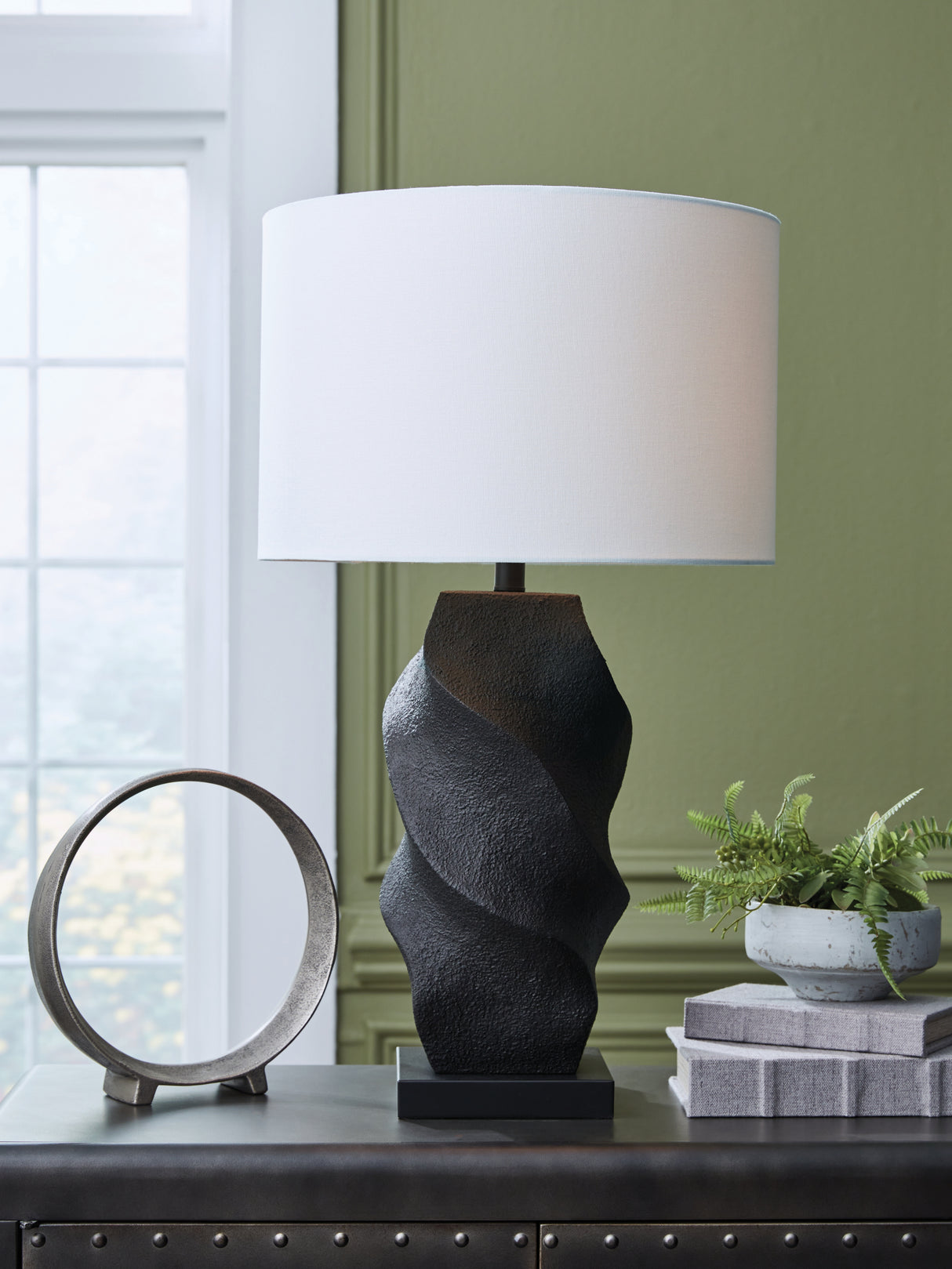 Furniture City - MS - Ashley Furniture - Amillion Lighting - Poly Table Lamp (1/CN) / Black - L235904