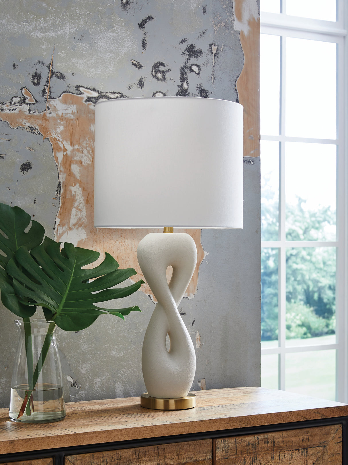 Furniture City - MS - Ashley Furniture - Judrich Lighting - Poly Table Lamp (1/CN) / White/Gold Finish - L236024
