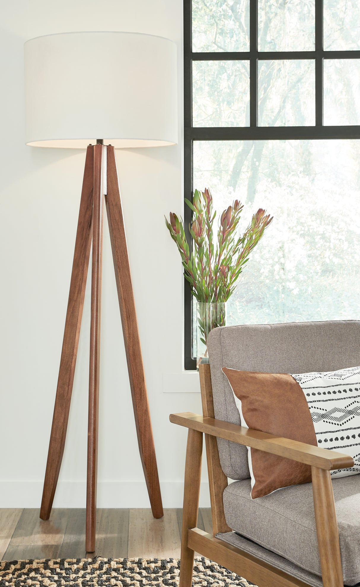 Furniture City - MS - Ashley Furniture - Dallson Lighting - Wood Floor Lamp (1/CN) / Brown - L329011
