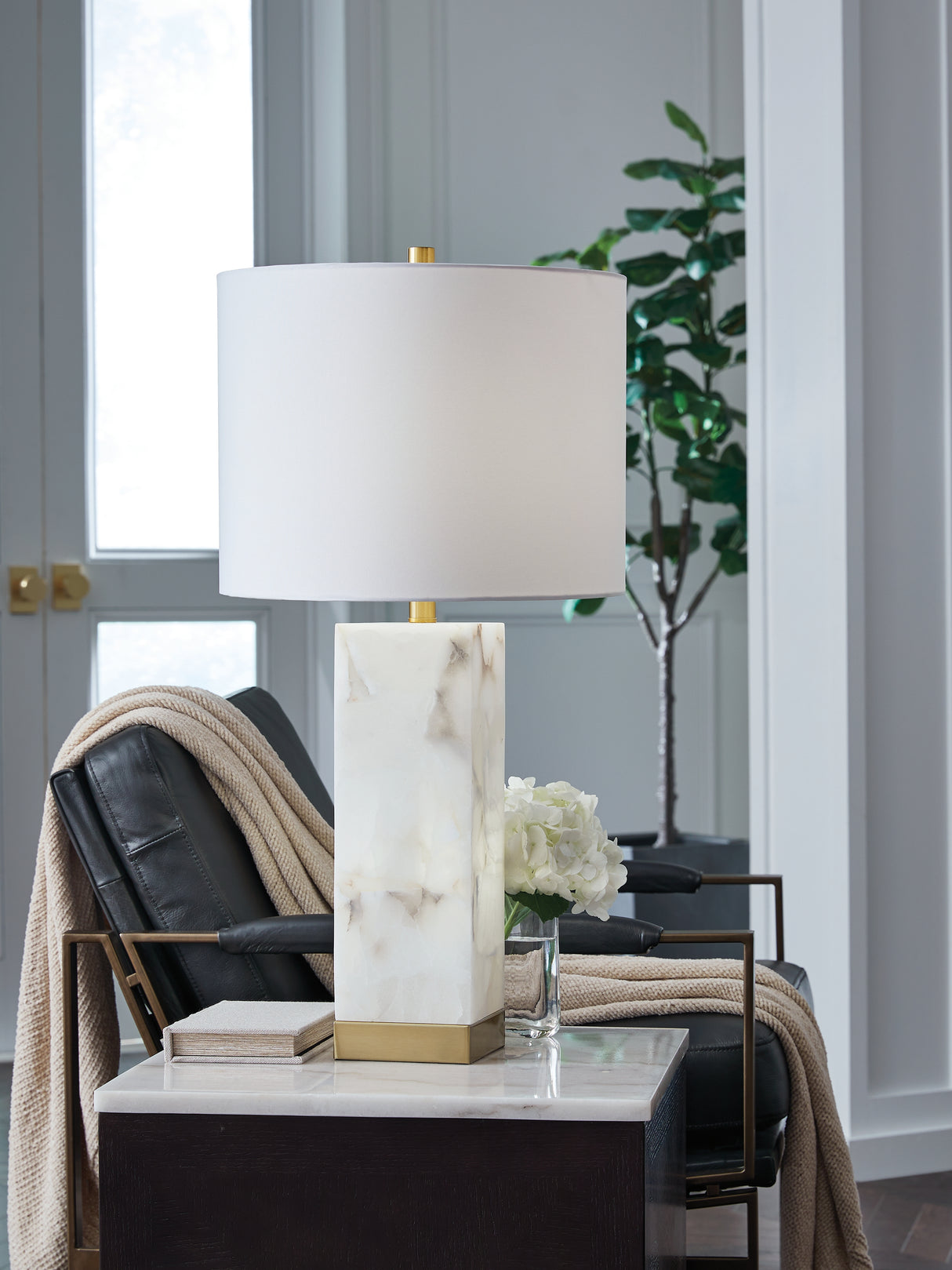 Furniture City - MS - Ashley Furniture - Linderfield Lighting - Alabaster Table Lamp (1/CN) / White/Gold Finish - L429094
