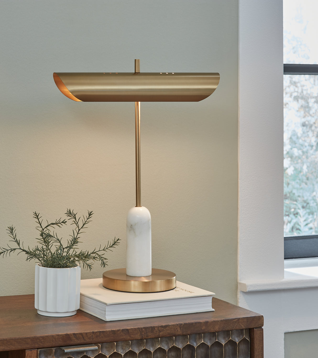 Furniture City - MS - Ashley Furniture - Rowleigh Lighting - Marble Desk Lamp (1/CN) / Gold Finish/White - L734392