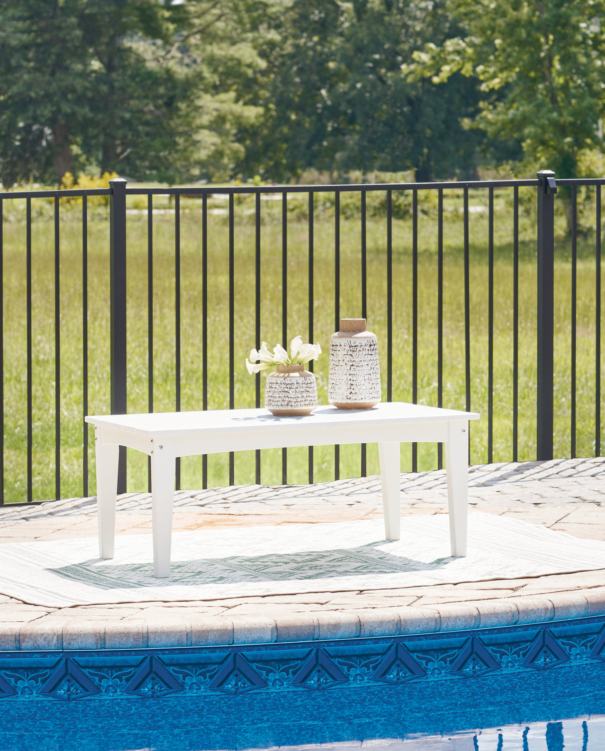 Furniture City - MS - Ashley Furniture - Hyland wave Outdoor - Rectangular Cocktail Table / White - P111-701