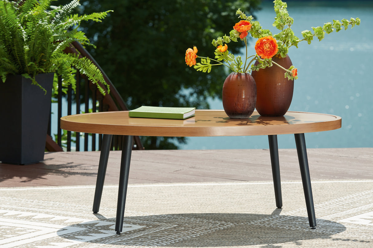 Furniture City - MS - Ashley Furniture - Horizon Hall Outdoor - Cocktail Table / Two-tone Brown - P572-701