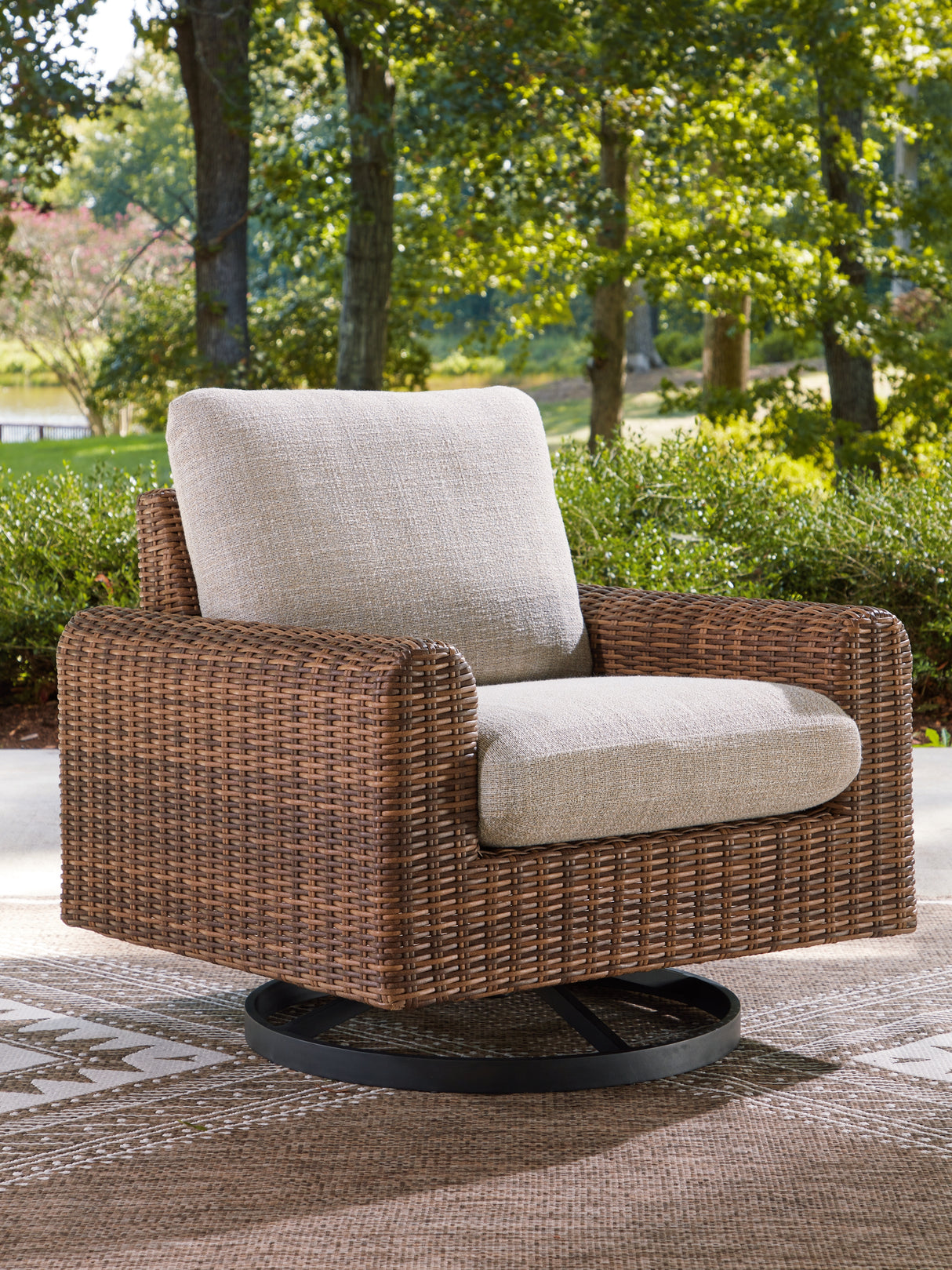 Furniture City - MS - Ashley Furniture - Dolan Creek Outdoor - Swivel Lounge w/ Cushion / Gray/Brown - PCP610-821