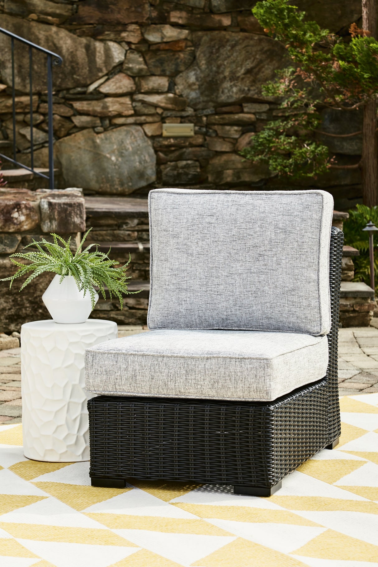 Furniture City - MS - Ashley Furniture - Beachcroft Outdoor - Armless Chair w/Cushion / Black/Light Gray - P792-846