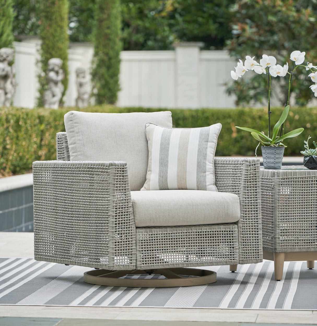 Furniture City - MS - Ashley Furniture - Seton Creek Outdoor - Swivel Lounge w/ Cushion / Gray - P798-821