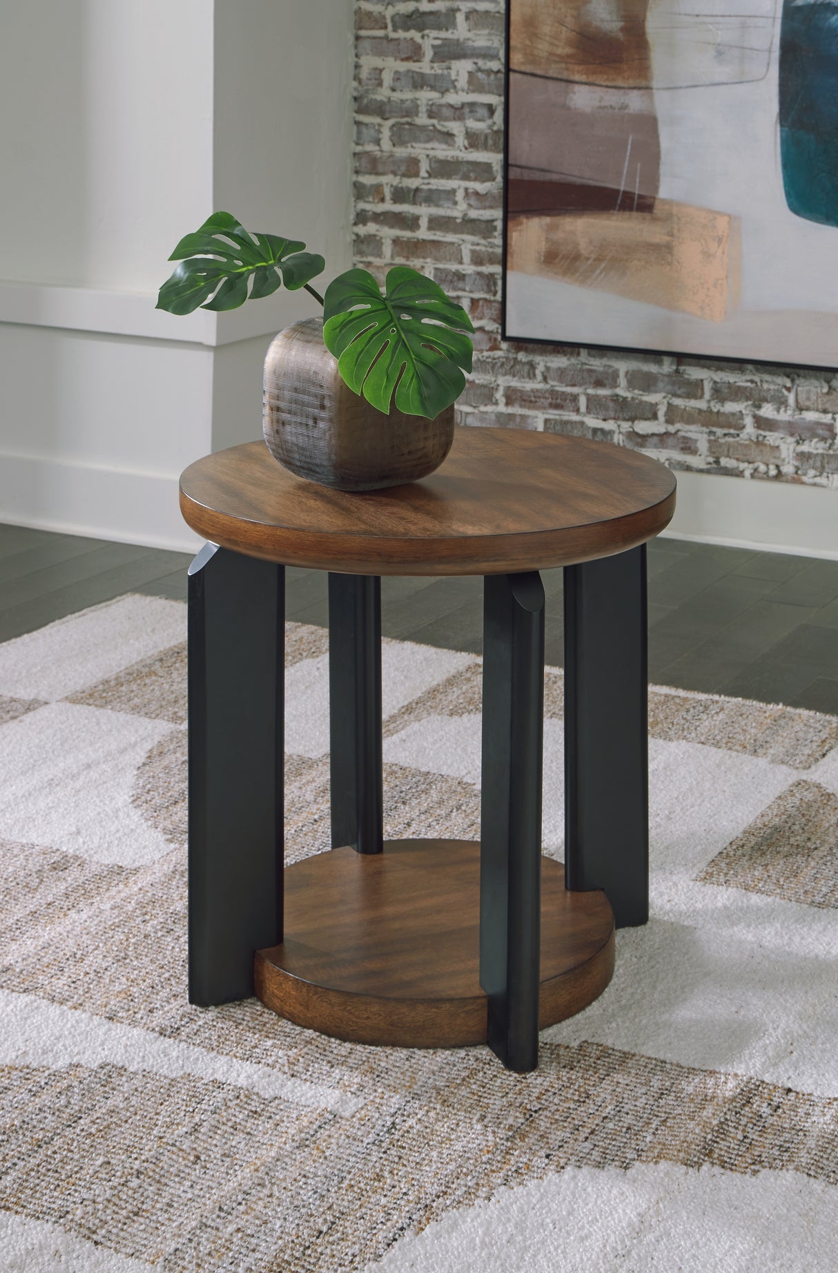 Furniture City - MS - Ashley Furniture - Kraeburn End Table - Round End Table / Brown/Black - T624-6