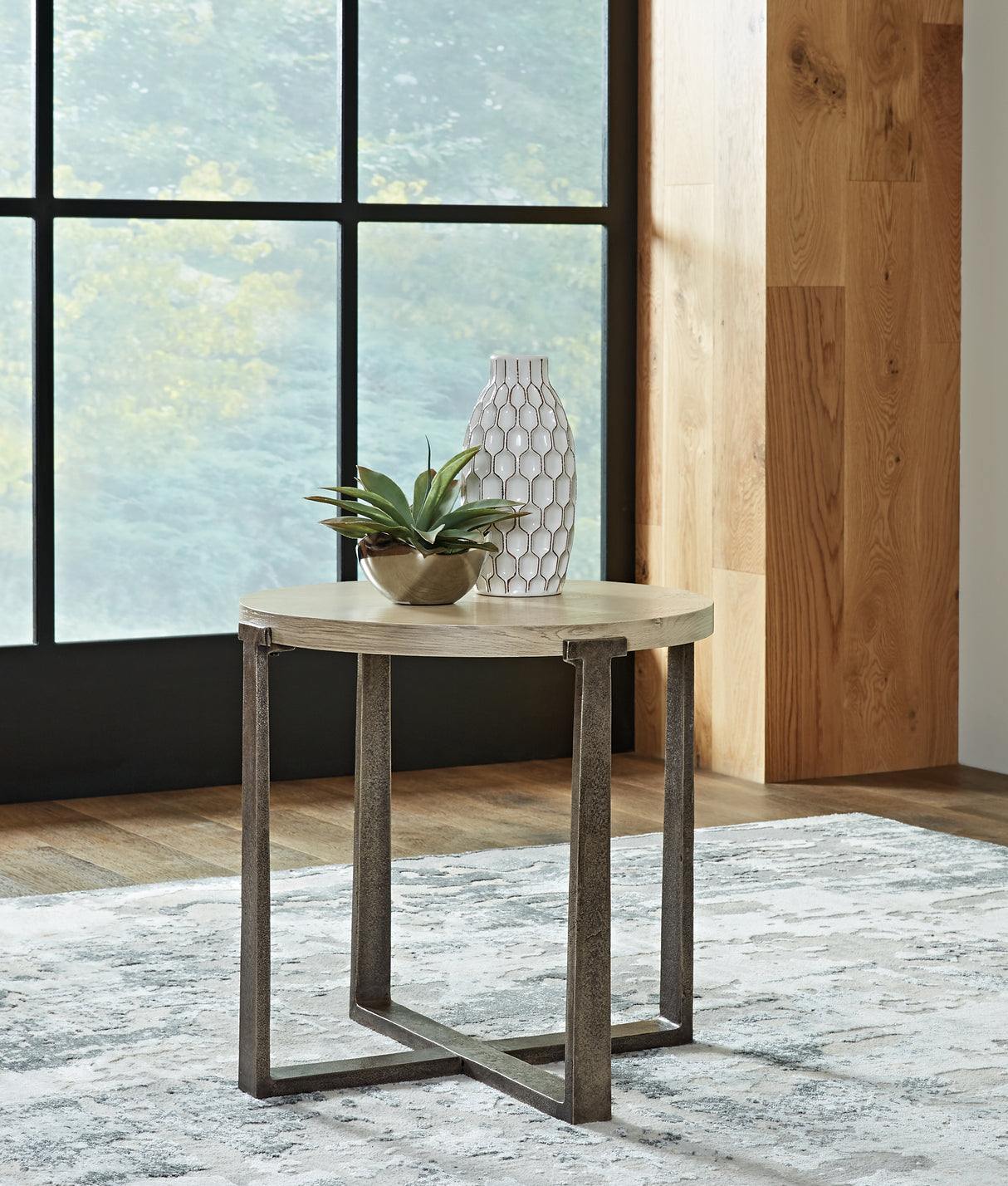 Furniture City - MS - Ashley Furniture - Dalenville End Table - Round End Table / Gray - T965-6