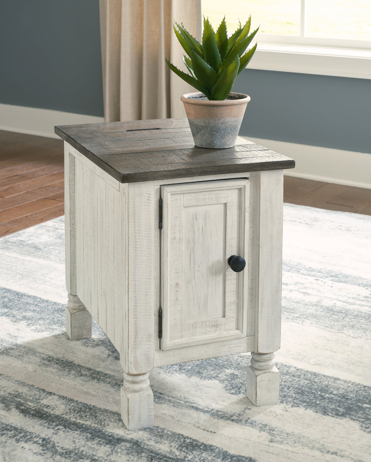Furniture City - MS - Ashley Furniture - Havalance Chairside End Table - Chair Side End Table / White/Gray - T994-7