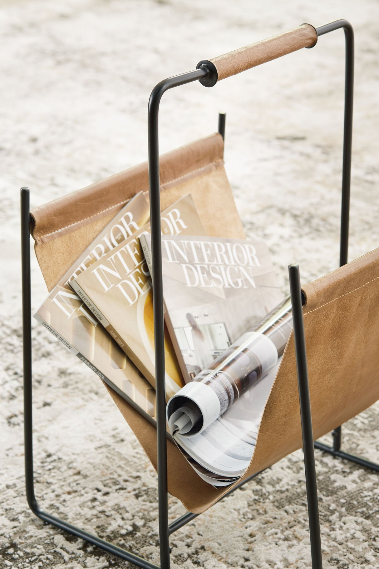Faronworth - Magazine Rack - Brown / Black