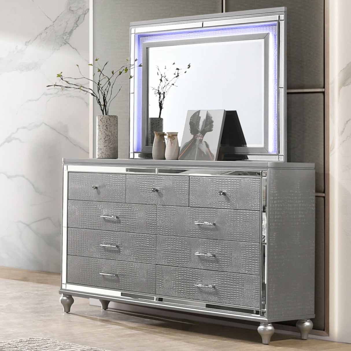 Valentino - Lighted Mirror