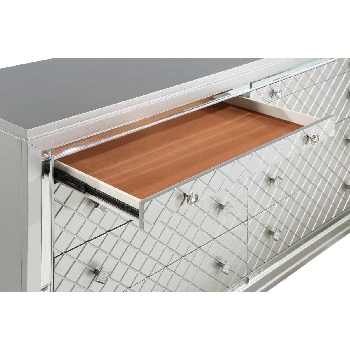 Leesa - Dresser - Silver