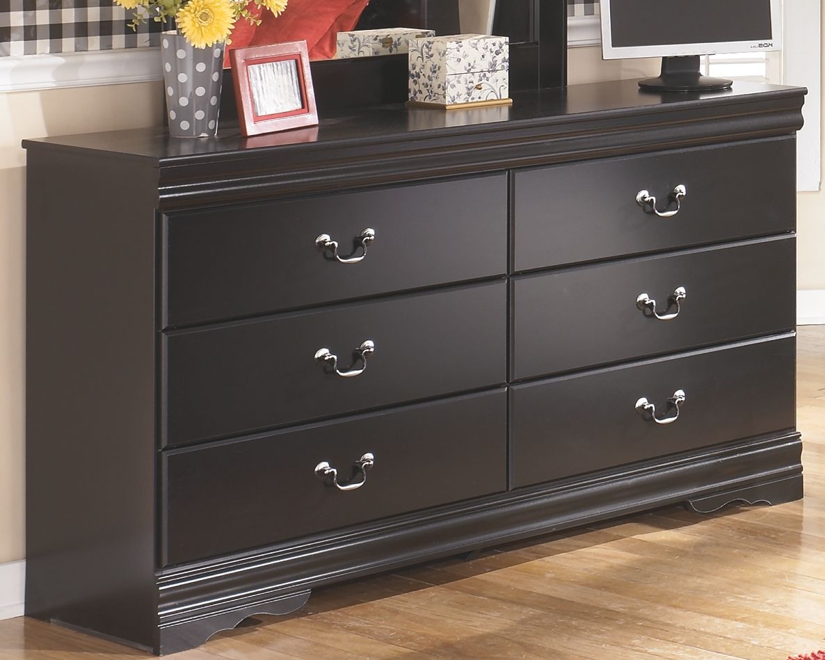 Huey Vineyard - Dresser, Mirror - Black