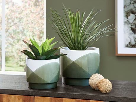Furniture City - MS - Ashley Furniture - Ardenridge Planter (Set of 2) - Planter Set (Set of 2) / Green/White - A2000579