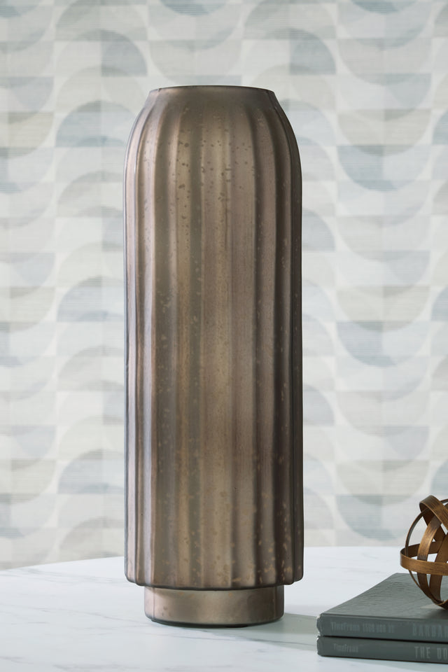Furniture City - MS - Ashley Furniture - Briarcott Vase - Vase / Brown - A2000705